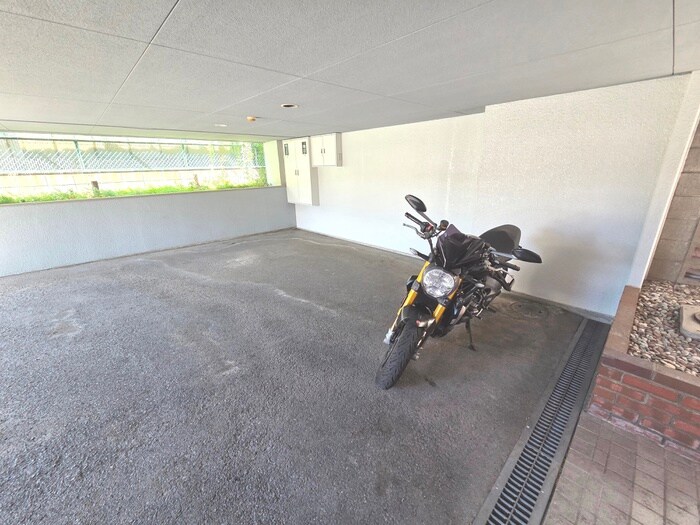 物件外観写真3　(駐車場)