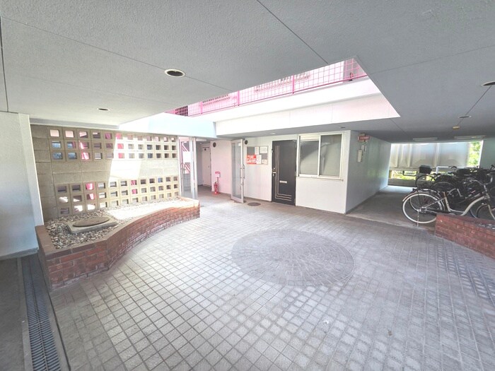 物件外観写真5　(エントランス部分)