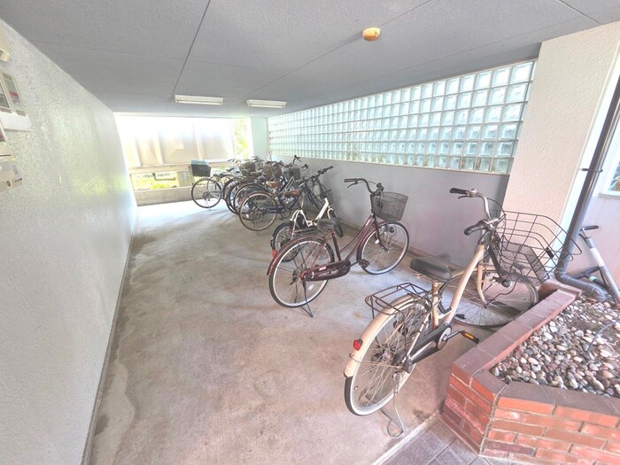 物件外観写真6　(駐輪場)