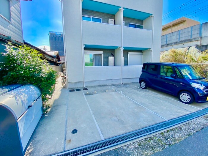 物件外観写真2　(駐車場)