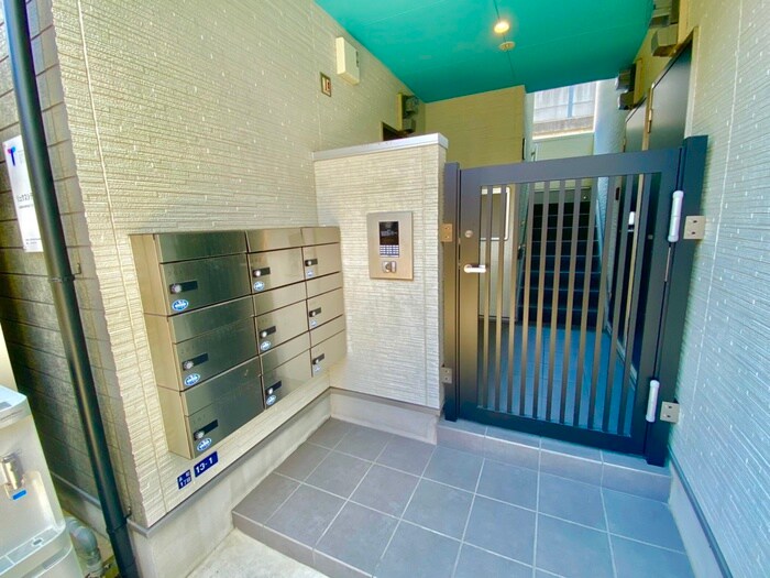 物件外観写真4　(エントランス部分)