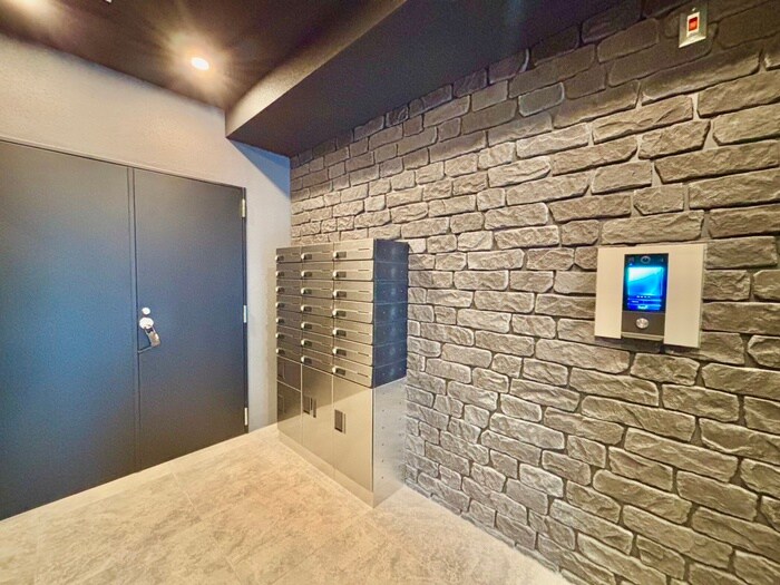 物件外観写真5　(エントランス部分)