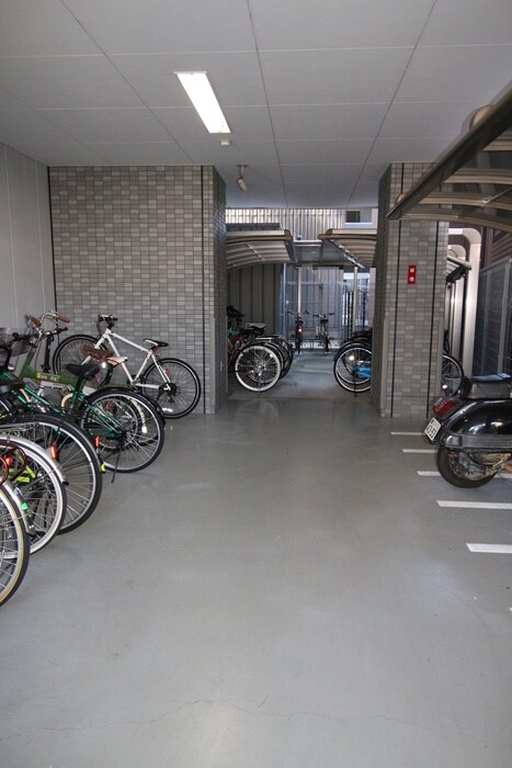 物件外観写真3　(駐輪場)