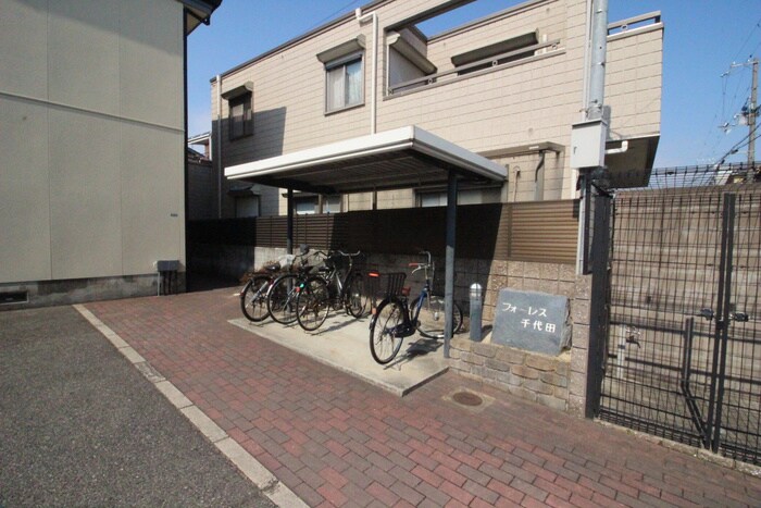 物件外観写真4　(駐輪場)