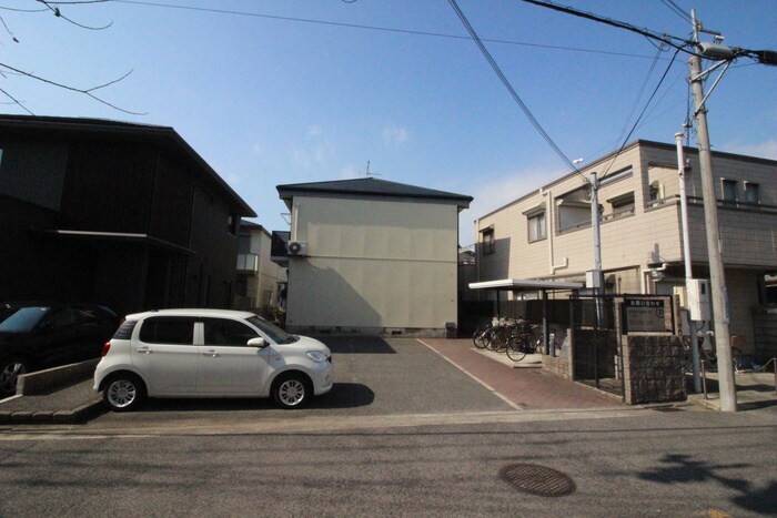 物件外観写真6　(駐車場)