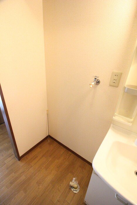 物件内観写真11　(洗濯機置場)