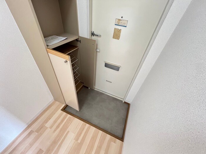 物件内観写真9　(玄関)