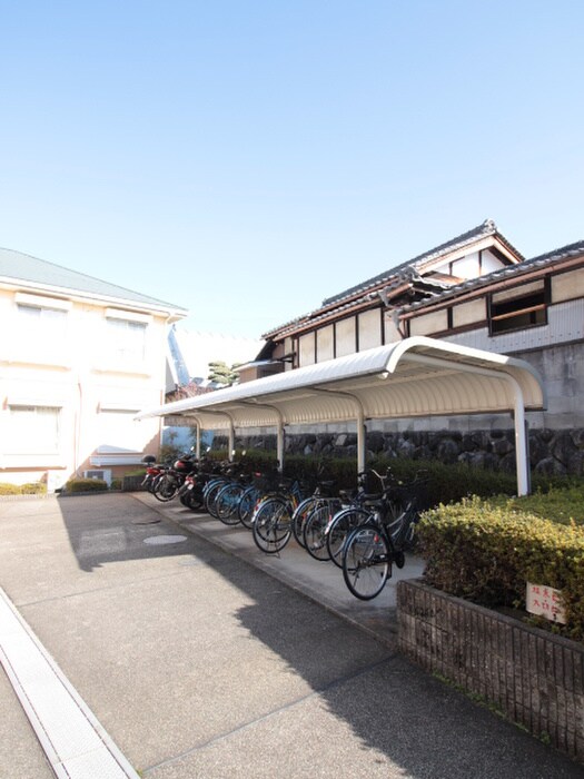 物件外観写真3　(駐輪場)