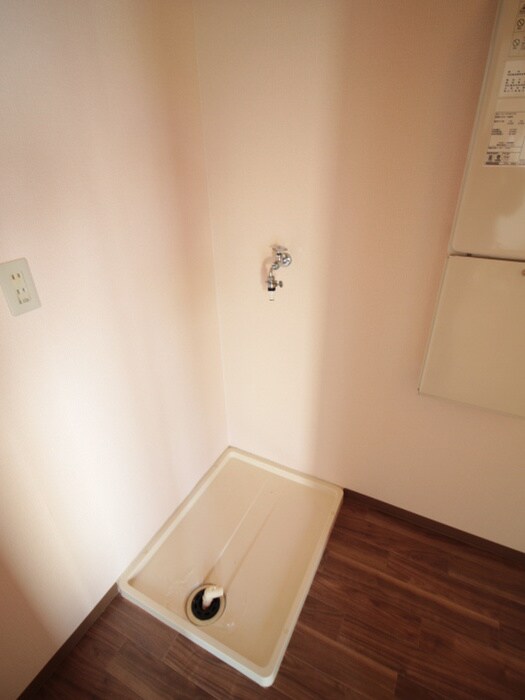 物件内観写真12　(洗濯機置場)