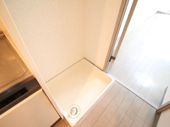 物件内観写真16　(洗濯機置場)