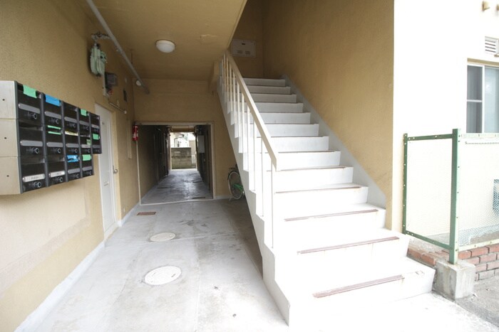 物件外観写真2　(エントランス部分)