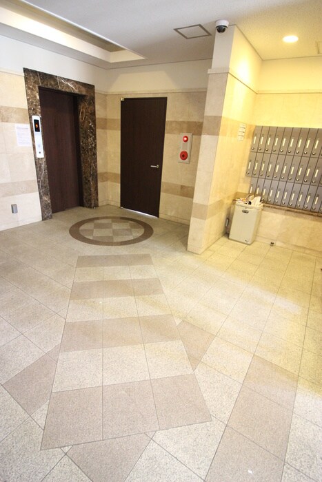 物件外観写真4　(エントランス部分)