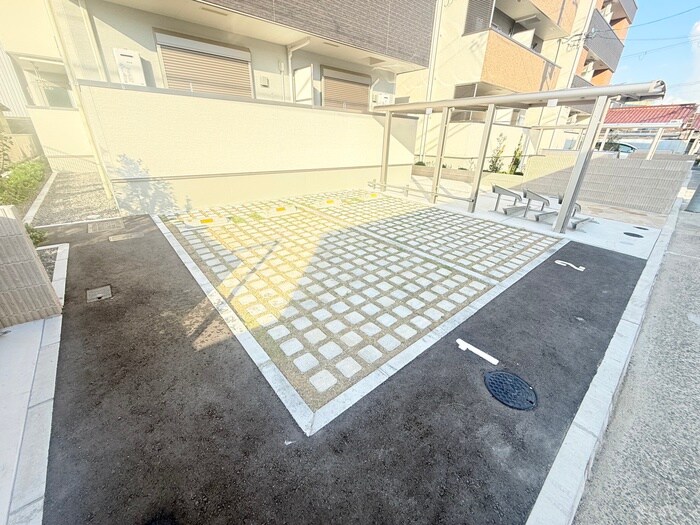 物件外観写真3　(駐車場)