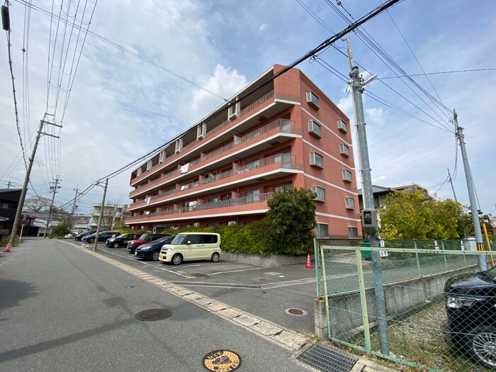 物件外観写真2　(駐車場)