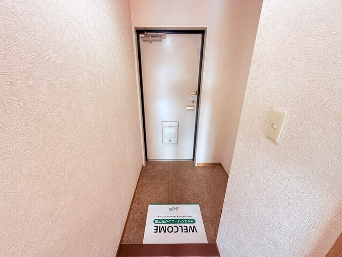 物件内観写真7　(玄関)