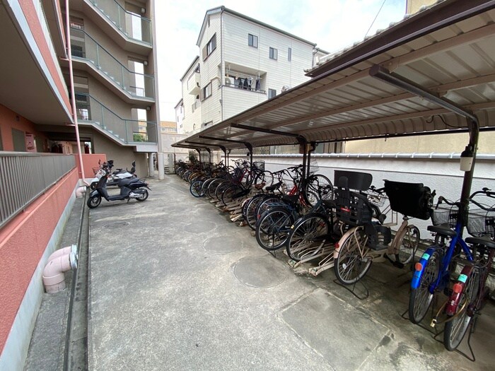 物件外観写真4　(駐輪場)