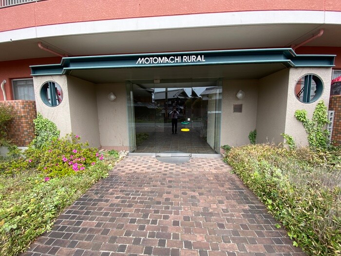 物件外観写真6　(エントランス部分)