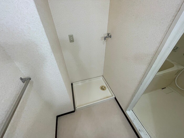 物件内観写真13　(洗濯機置場)