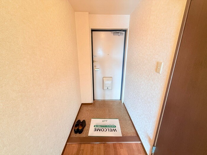物件内観写真18　(玄関)
