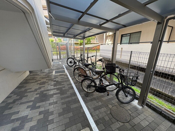 物件外観写真4　(駐輪場)