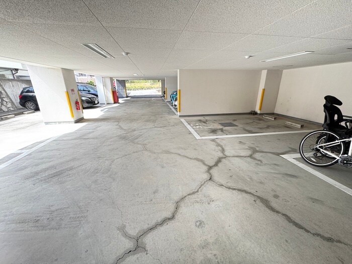 物件外観写真5　(駐車場)