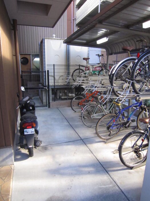 物件外観写真2　(駐輪場)