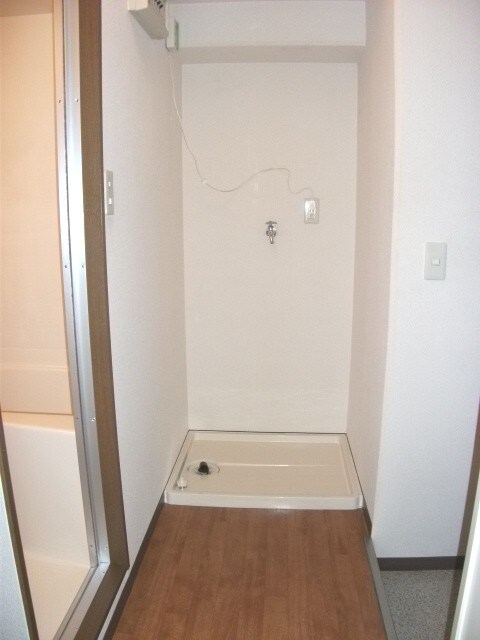 物件内観写真9　(洗濯機置場)