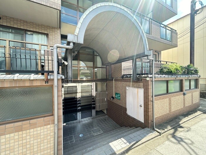 物件外観写真4　(エントランス部分)