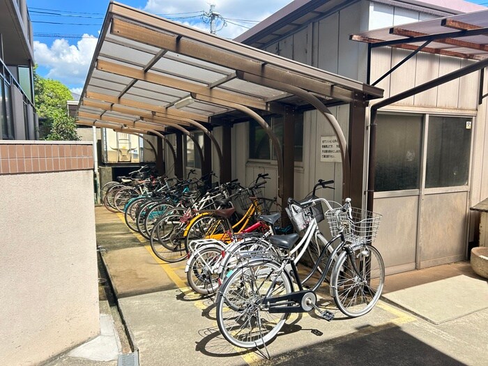 物件外観写真6　(駐輪場)