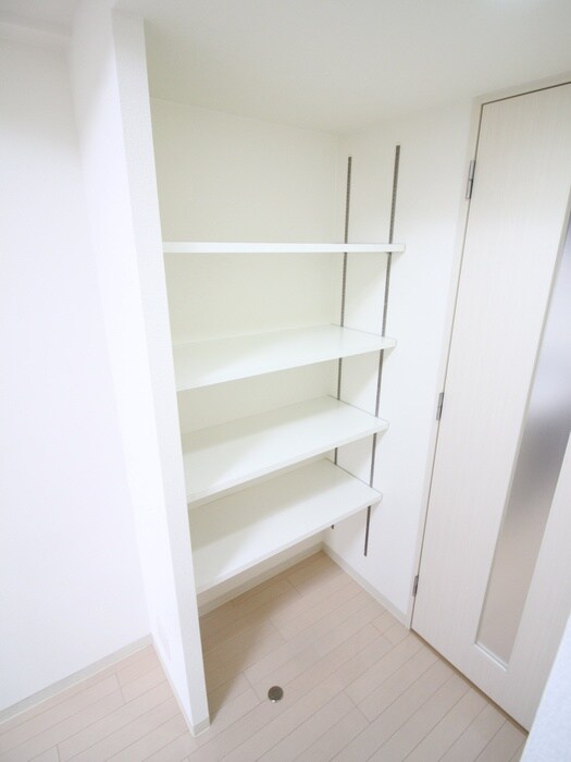 物件内観写真16　(収納)