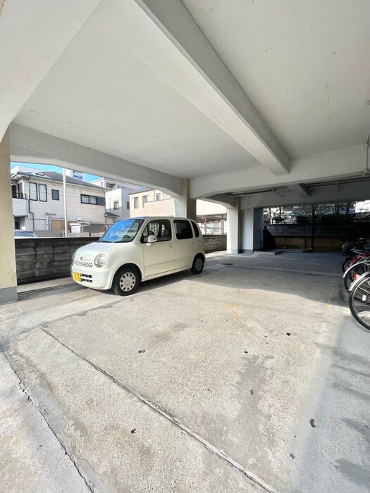 物件外観写真5　(駐車場)