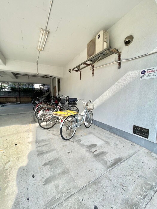 物件外観写真6　(駐輪場)