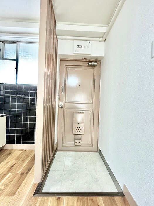 物件内観写真15　(玄関)