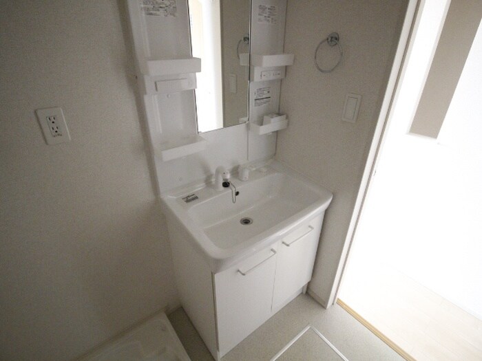 物件内観写真8　(洗面)