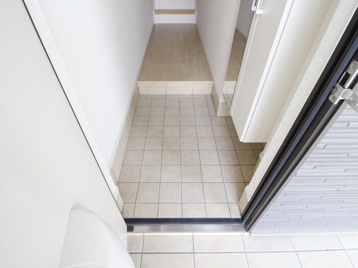 物件内観写真9　(玄関)