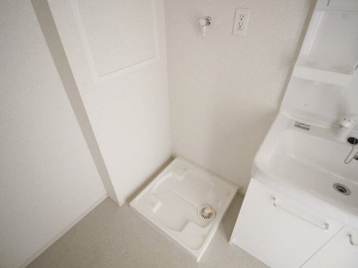 物件内観写真12　(洗濯機置場)