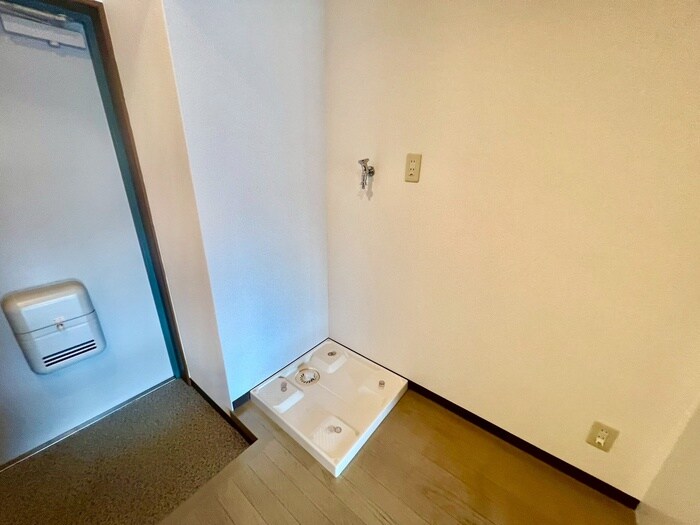 物件内観写真14　(洗濯機置場)