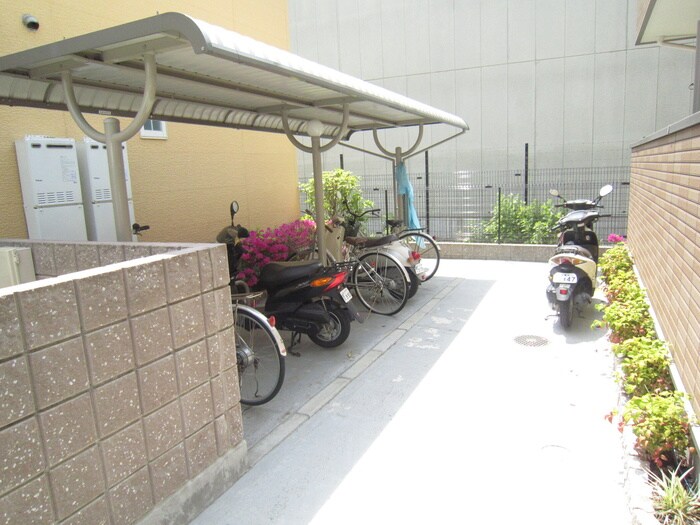 物件外観写真2　(駐輪場)