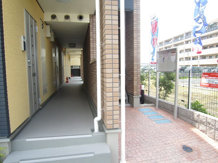 物件外観写真3　(エントランス部分)