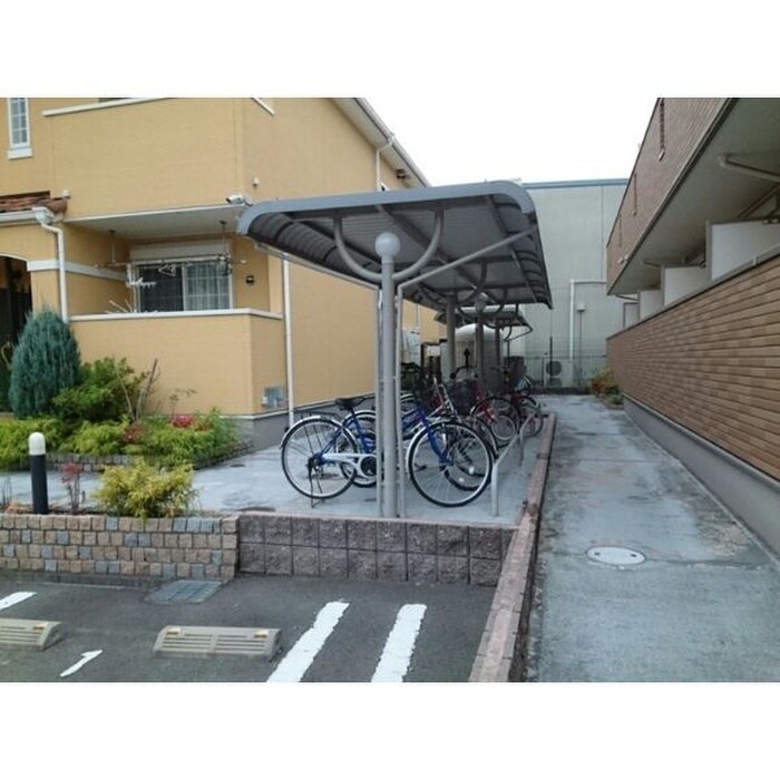 物件外観写真6　(駐車場)