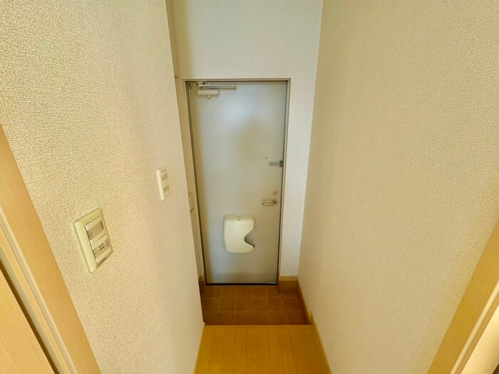 物件内観写真16　(玄関)