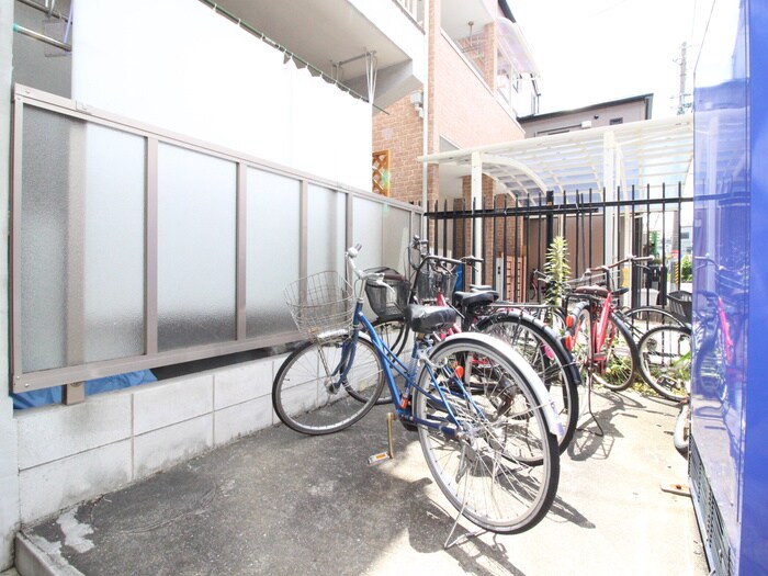 物件外観写真4　(駐輪場)