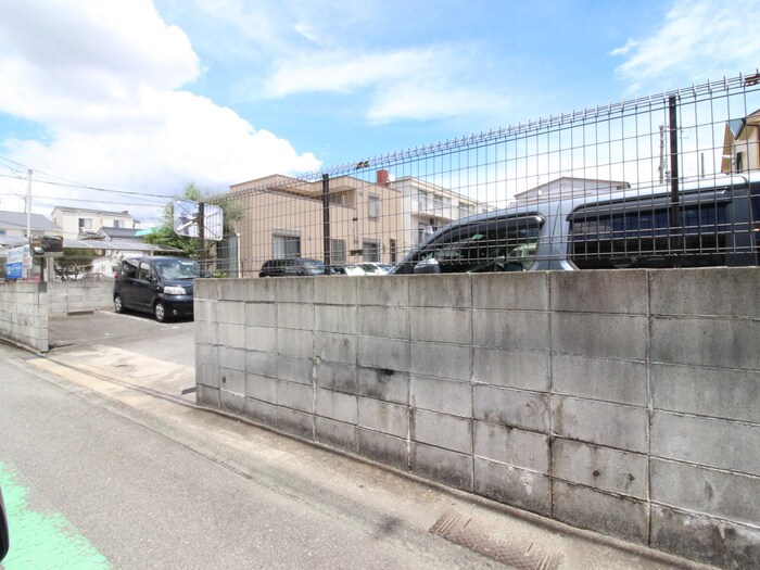 物件外観写真6　(駐車場)