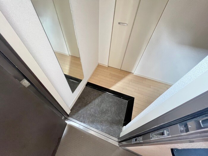 物件内観写真16　(玄関)