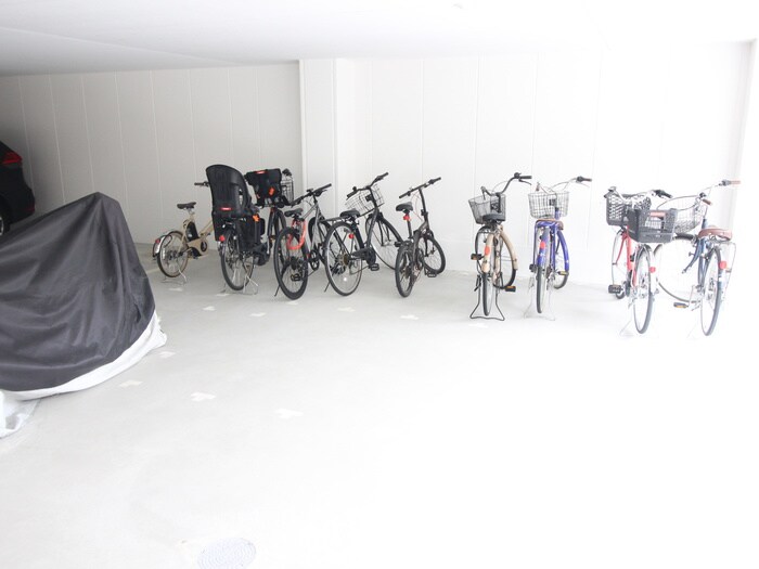 物件外観写真5　(駐輪場)