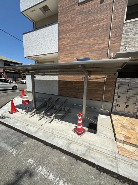 物件外観写真3　(駐輪場)