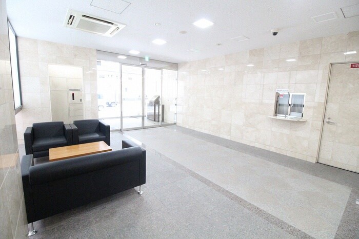 物件外観写真4　(エントランス部分)