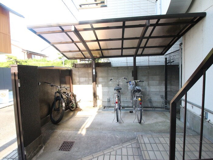 物件外観写真2　(駐輪場)
