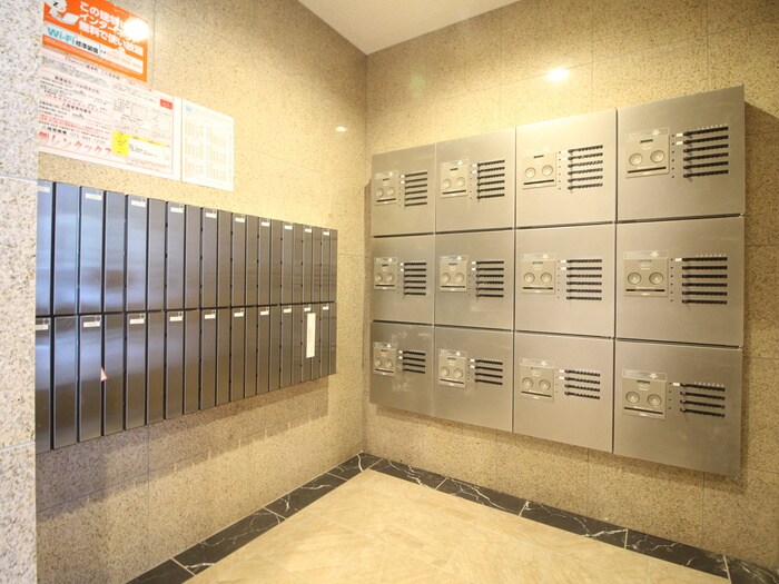 物件外観写真4　(エントランス部分)