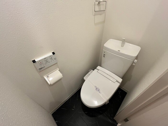 物件内観写真11　(トイレ)